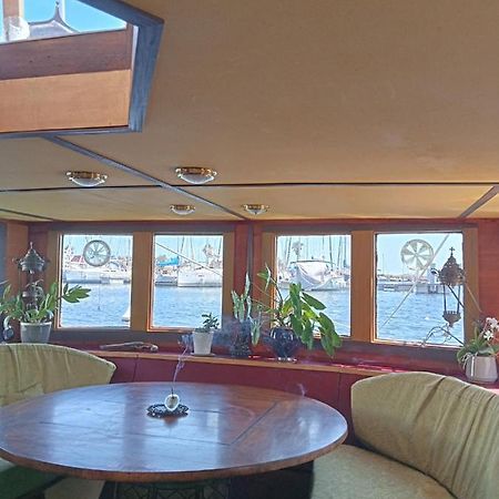 Hotel Bateau De Pirates à Gruissan Extérieur photo
