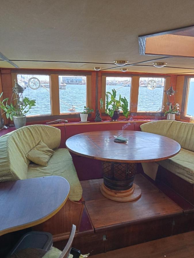 Hotel Bateau De Pirates à Gruissan Extérieur photo