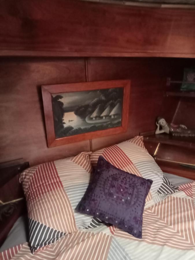 Hotel Bateau De Pirates à Gruissan Extérieur photo